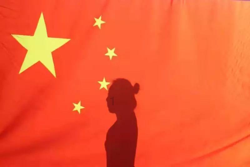 他曾任成都市长,在1958年力主修建70米宽的大道,长子成著名导演