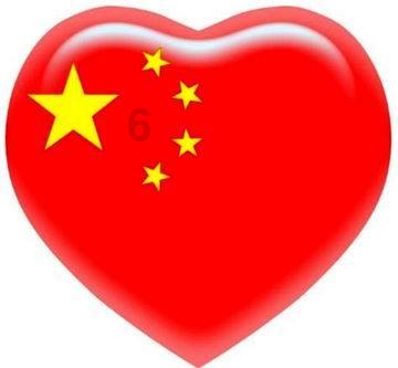 82岁谢贤清晨爬山，穿紧身衣秀健壮身材，步伐轻盈不输年轻人！