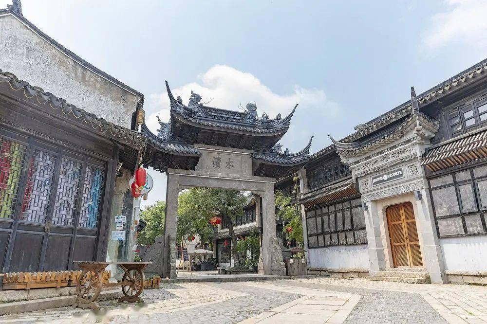 三十多岁了。现在没什么钱，因为出轨，被老婆发现，家也快散了？